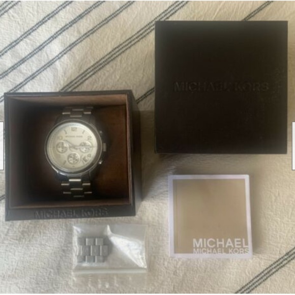 Michael Kors Sport Chronograph MK5076 Women's Wrist Watch Silver With Box - Picture 1 of 2